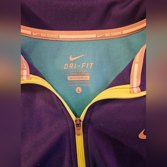 NIKE ¼ Zip Pullover - Picture 3 of 3